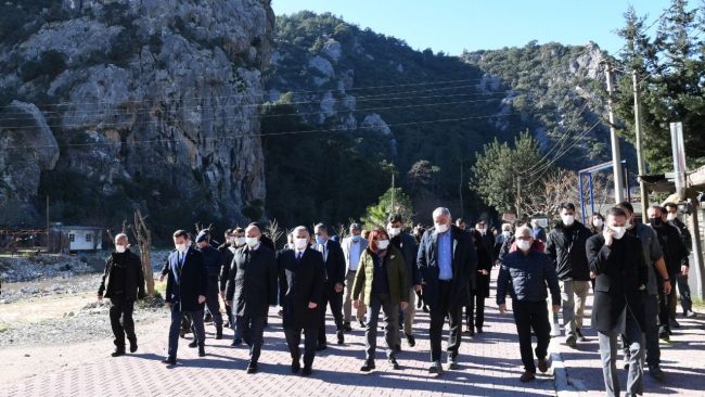 Bakan Ersoy, Olimpos'u ziyaret etti